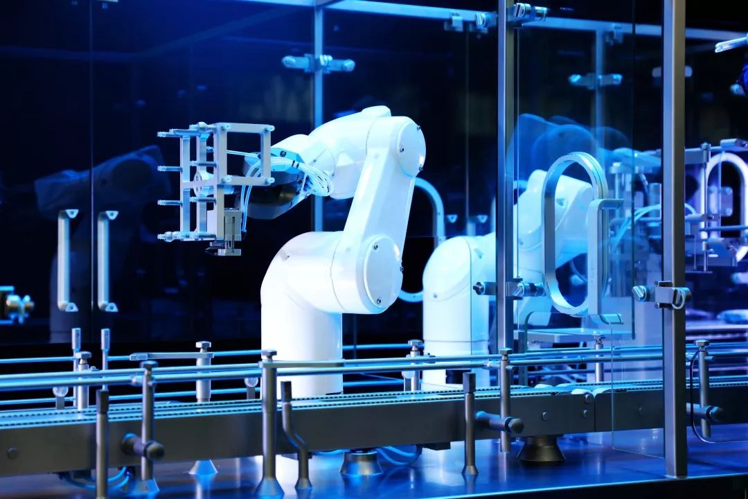 楚天科技無菌制劑機器人自動化生產線榮獲工信部“單項冠軍產品”認證，開啟機械科技新篇章
